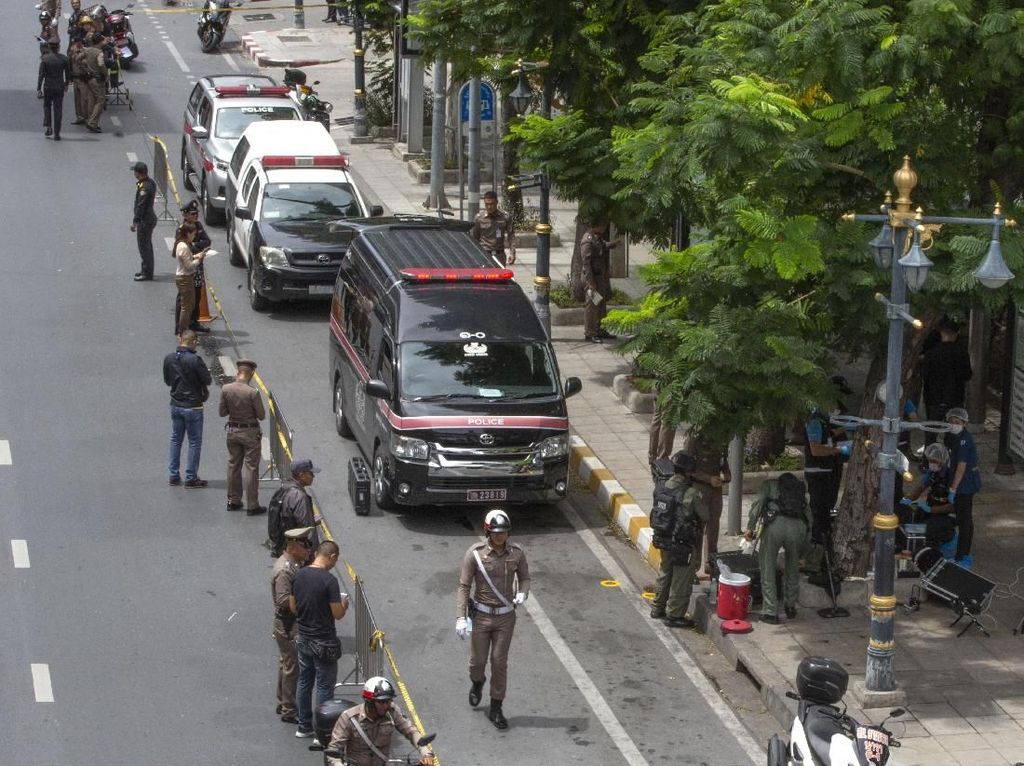Thailand Buru Lebih dari 10 Tersangka Terkait Rentetan Ledakan Bom Thailand Buru Lebih dari 10 Tersangka Terkait Rentetan Ledakan Bom