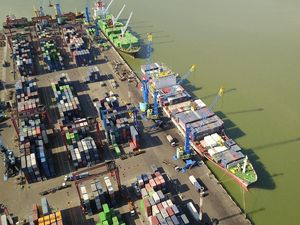 Pelindo Pastikan Tak Ada Kapal Israel yang Bakal Sandar di Surabaya