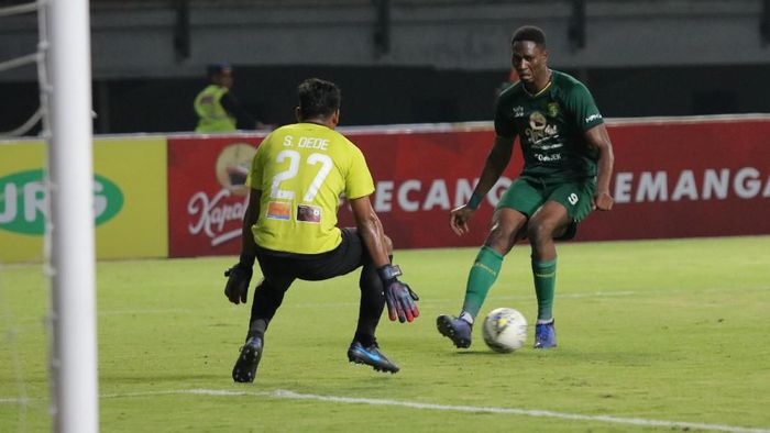 Persebaya Surabaya sukses akhiri puasa kemenangan lima laga beruntun (ANTARA FOTO/Didik Suhartono) Persebaya Surabaya sukses akhiri puasa kemenangan lima laga beruntun (ANTARA FOTO/Didik Suhartono)