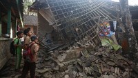 BNPB soal Rumah Rusak Akibat Gempa M 6,9: Konstruksi Belum Standar