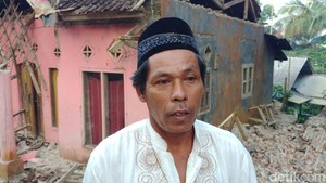 Marsani Harap Bisa Bangun Lagi Rumahnya yang Roboh Akibat Gempa Banten