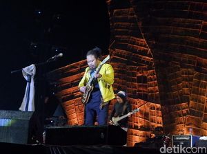 Lagu Akad Sukses Hipnotis Wisatawan di Jazz Atas Awan Dieng Lagu Akad Sukses Hipnotis Wisatawan di Jazz Atas Awan Dieng