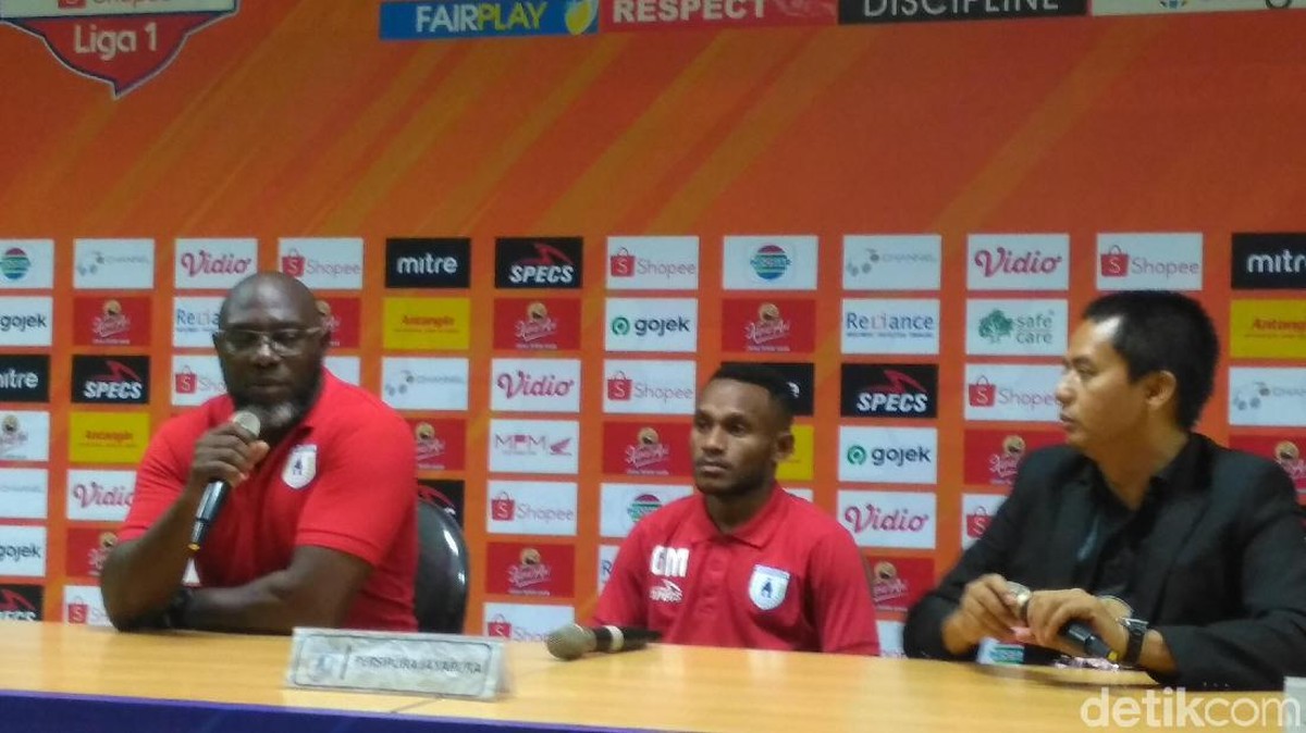 Jacksen F Tiago memuji performa Persipura meski dikalahkan Persebaya (Deny Prasetyo Utomo/detikSport)