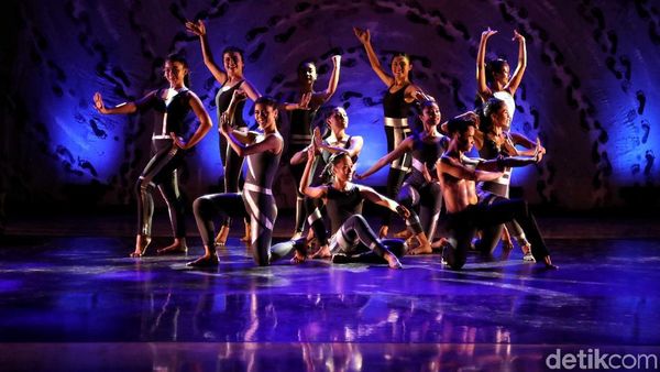 Terpesona Keindahan Pentas Tari Namarina Youth Dance