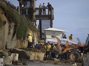 3 Orang Tewas Tertimpa Reruntuhan Tebing di Pantai California