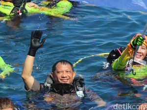 Foto Aksi Kapolri Ikut Aksi Rekor Selam Guinness World di Manado