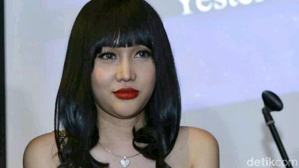 Barbie Kumalasari Nyanyi, Lucinta: Bagusan Suara Pembantu Gue