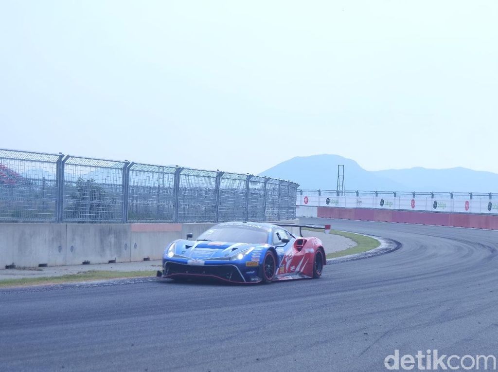 Girboks Rusak, Rio Haryanto Gagal Finis di Race 1 Girboks Rusak, Rio Haryanto Gagal Finis di Race 1