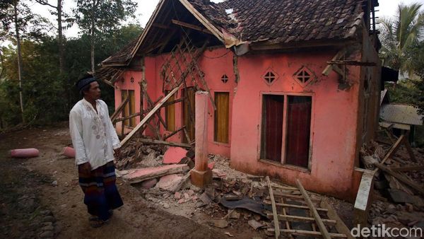 Bangun Asa Keluarga Marsani yang Luluh Lantak Akibat Gempa M 6,9