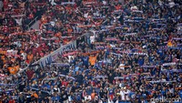 Sejumlah pendukung dari kedua klub nampak memenuhi Stadion Utama Gelora Bung Karno untuk menyaksikan pertandingan Persija Jakarta kontra Arema FC.