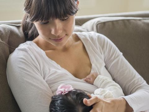 Tips Aman Menyusui Jika Bayi Mengalami Alergi Makanan