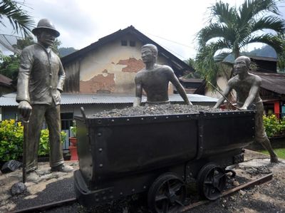 Melacak Jejak Sejarah di Kota Penghasil Batu Bara