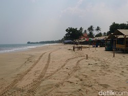 Video Sepinya Pantai Anyer di Akhir Pekan Gegara Gempa M 6,9