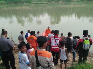 Bocah Perempuan di Serang Tenggelam saat Bermain di Pinggir Sungai Bocah Perempuan di Serang Tenggelam saat Bermain di Pinggir Sungai