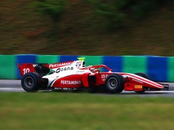 Sean Gelael Berjuang dari Belakang di Hongaria