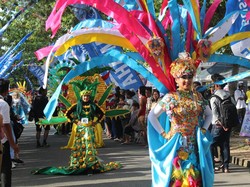 Ada Fashion Show di Pantai Tanjung Pendam, Warga Langsung Menyemut