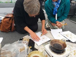 Senangnya Warga Rusia Belajar Membatik di Festival Indonesia Moskow Senangnya Warga Rusia Belajar Membatik di Festival Indonesia Moskow