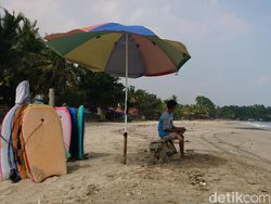 Pascagempa Banten, Pantai Anyer Sepi Pengunjung