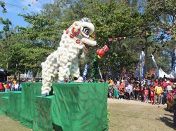 Pagi Hingga Malam Ini Pantai Tanjung Pendam Dimeriahkan Hiburan Rakyat