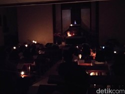 Listrik Masih Padam, Umat Kristiani di Bandung Ibadah Pakai Lilin
