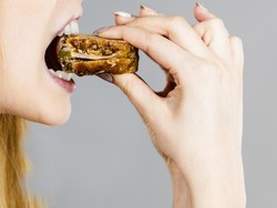 Mengunyah Sesuatu yang Keras Ternyata Tingkatkan Kemampuan Otak, Kayu Misalnya?