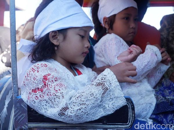Potret Suasana Ruwat Anak Berambut Gembel Dieng