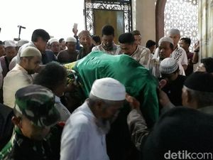 Jenazah Ketua Yayasan Ngruki Diberangkatkan dari Sukoharjo ke Ciamis Jenazah Ketua Yayasan Ngruki Diberangkatkan dari Sukoharjo ke Ciamis