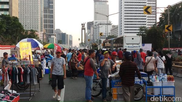 Penampakan PKL di CFD Sudirman-Thamrin yang Dikeluhkan Warga