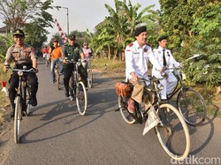 Ribuan Penggemar Sepeda Kuno Ikut Ngontel Bareng Peringati HUT ke-74 RI