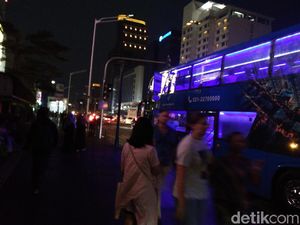 Sudah 7 Jam Listrik Padam, Begini Suasana di Bundaran HI