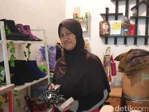Seni Rajut Sepatu Ala Sri Dewi: Dari Hobi Jadi Menginspirasi Seni Rajut Sepatu Ala Sri Dewi: Dari Hobi Jadi Menginspirasi