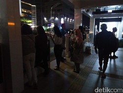 Senang dan Sedih Penumpang TransJakarta Gratis saat Mati Listrik