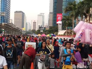 Curhat Pengunjung CFD Terhimpit PKL yang Membludak
