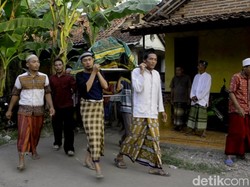 Casmuri Korban KM Pieces yang Celaka di Selat Makassar Dimakamkan