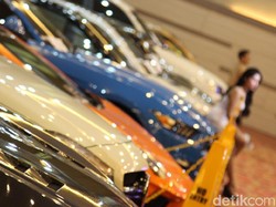 Ratusan Mobil Modifikasi Adu Ganteng di Medan