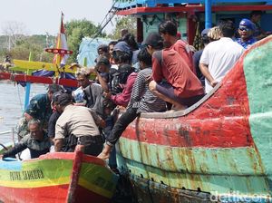 Jenazah 4 Korban Tewas Tenggelamnya KM Pieces Tiba di Pekalongan Jenazah 4 Korban Tewas Tenggelamnya KM Pieces Tiba di Pekalongan