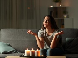 8 Cuit Kocak Netizen Curhat Galau Soal Cinta karena Listrik Mati Lagi