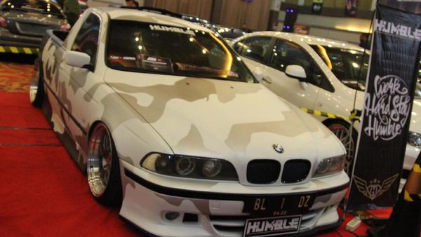 Gokil! Mobil BMW Jadi Pikap di Medan