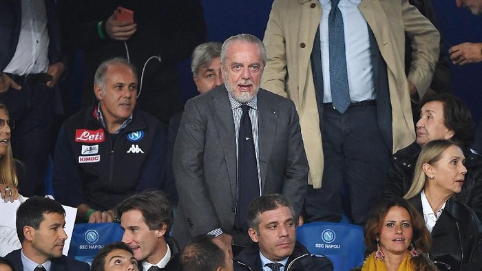 NAPLES, ITALY - NOVEMBER 06: Aurelio De Laurentiis, President of SSC Napoli, looks on prior to the Group C match of the UEFA Champions League between SSC Napoli and Paris Saint-Germain at Stadio San Paolo on November 6, 2018 in Naples, Italy.  (Photo by Francesco Pecoraro/Getty Images)