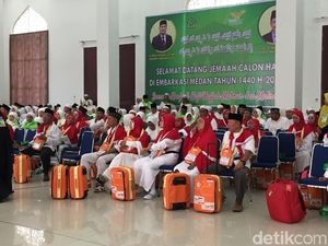 Kloter Terakhir Jemaah Calon Haji Embarkasi Medan Berangkat ke Tanah Suci
