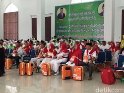 Kloter Terakhir Jemaah Calon Haji Embarkasi Medan Berangkat ke Tanah Suci