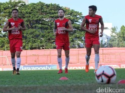 Para pemain PSM Makassar menjalani sesi latihan di Stadion Andi Mattalatta, Makassar, jelang laga final leg ke-2 Piala Indonesia kontra Persija Jakarta, Senin (5/8/2019).