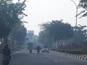 Hotspot Karhutla Bertambah Banyak, Asap Pekat Kepung 3 Wilayah di Riau Hotspot Karhutla Bertambah Banyak, Asap Pekat Kepung 3 Wilayah di Riau