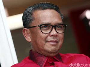 Cerita Gubernur Sulsel Ganti Ponsel Mahasiswa yang Hilang Saat Demo