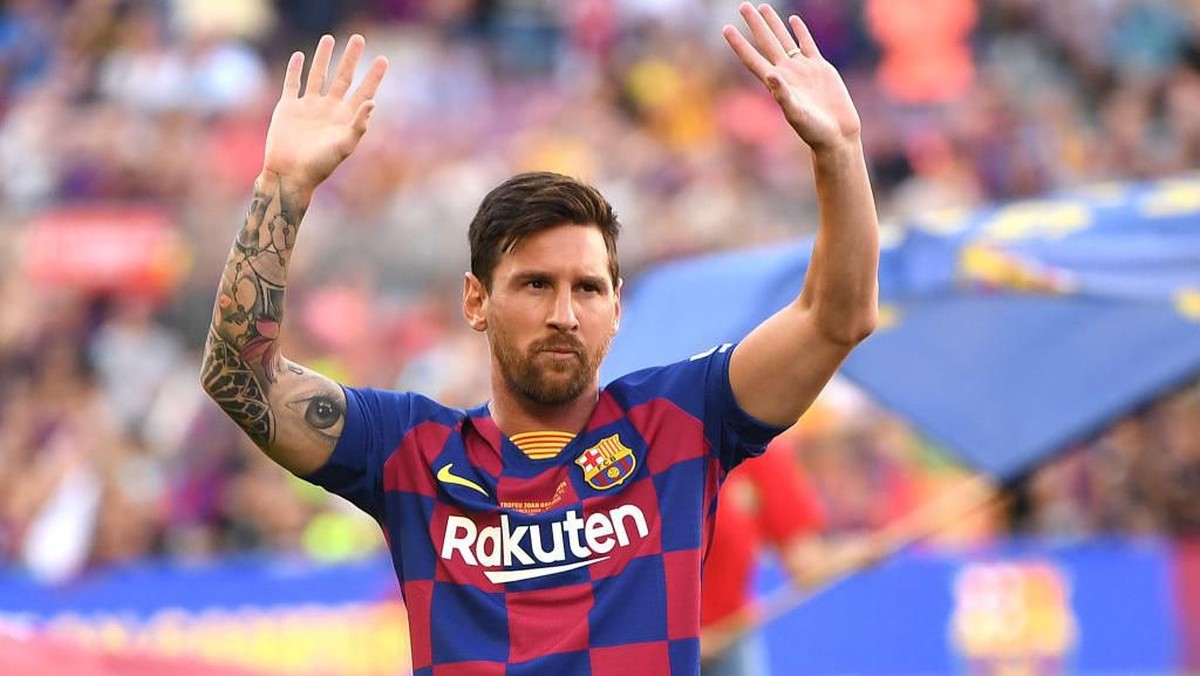 Striker Barcelona Lionel Messi masih belum jelas kapan kembali bermain usai mengalami cedera sejak 5 Agustus 2019. (Foto: David Ramos/Getty Images)