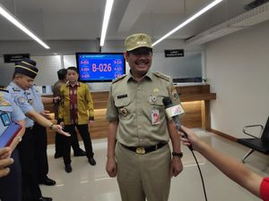 Wali Kota Jaksel Ingatkan Warga Hati-hati Gunakan Lilin Saat Listrik Padam Wali Kota Jaksel Ingatkan Warga Hati-hati Gunakan Lilin Saat Listrik Padam