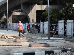 Pemprov DKI Perlebar Trotoar untuk PKL