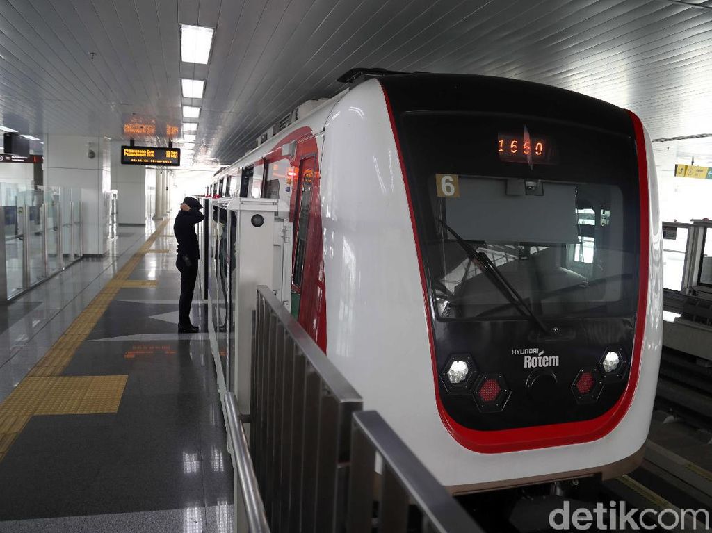 Setahun Gratis, LRT Jakarta Mulai Berbayar Per 1 Desember 2019 Setahun Gratis, LRT Jakarta Mulai Berbayar Per 1 Desember 2019
