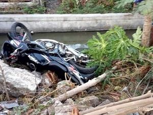 Dipacu Kencang, Motor Sport Selip Tewaskan Dua Orang