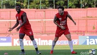 Selain melakukan pemanasan, para pemain PSM Makassar pun menjalani latihan singkat di Stadion Andi Mattalatta, Makassar.